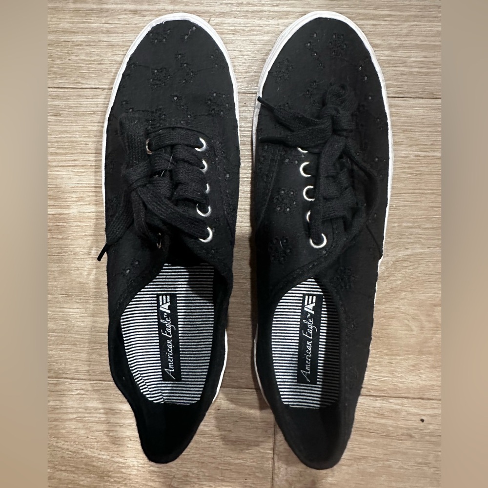 American Eagle Black Lace-Up Sneakers Size 6 Casual Low Top